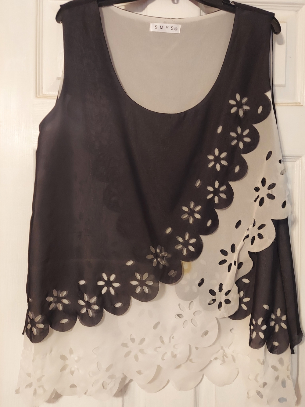 Sleeveless Layered Floral Cutout Tank Top in Black and White